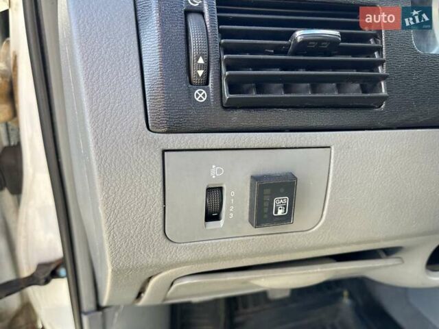 Белый Дэу Джентра, объемом двигателя 1.49 л и пробегом 201 тыс. км за 3900 $, фото 11 на Automoto.ua