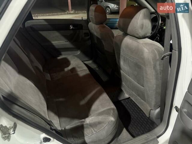 Білий Деу Джентра, об'ємом двигуна 1.49 л та пробігом 200 тис. км за 2999 $, фото 7 на Automoto.ua