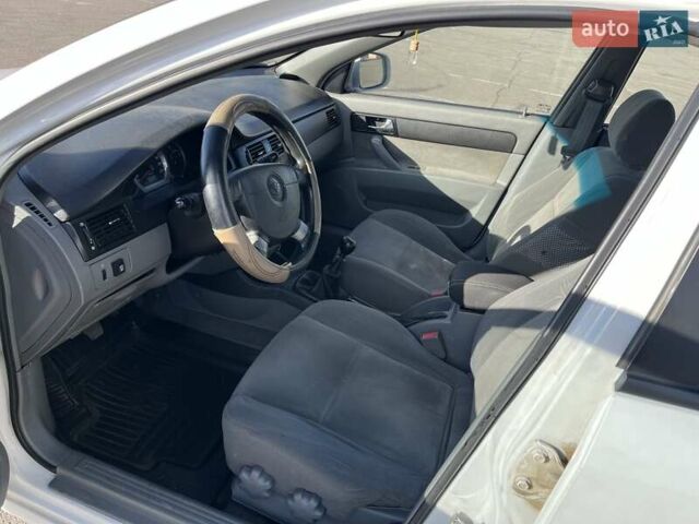 Белый Дэу Джентра, объемом двигателя 1.49 л и пробегом 201 тыс. км за 3900 $, фото 8 на Automoto.ua