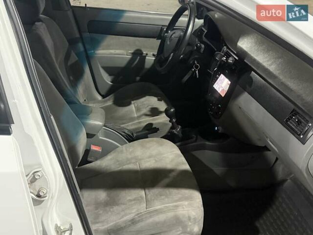 Білий Деу Джентра, об'ємом двигуна 1.49 л та пробігом 200 тис. км за 2999 $, фото 6 на Automoto.ua