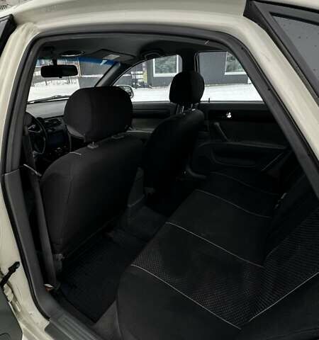 Белый Дэу Джентра, объемом двигателя 1.6 л и пробегом 160 тыс. км за 4600 $, фото 10 на Automoto.ua