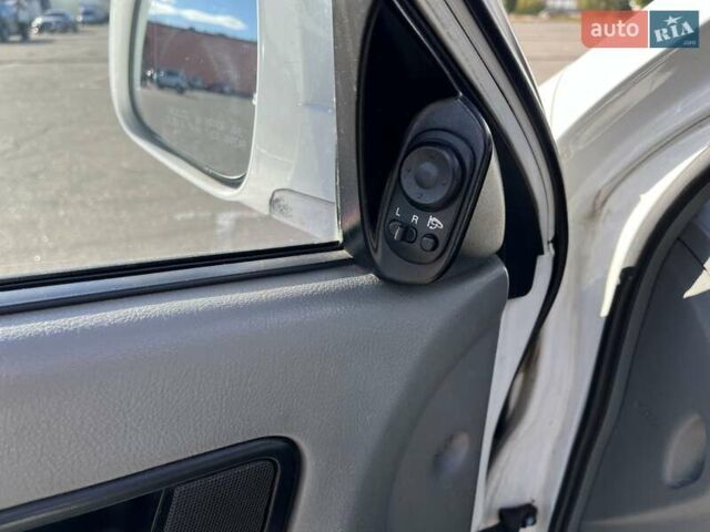 Белый Дэу Джентра, объемом двигателя 1.49 л и пробегом 201 тыс. км за 3900 $, фото 12 на Automoto.ua