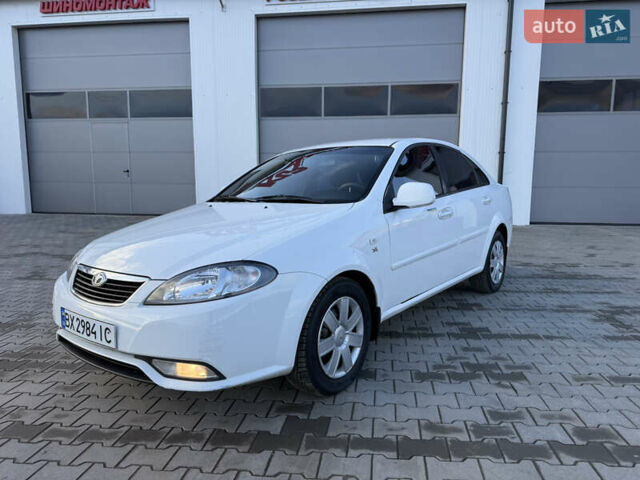 Білий Деу Джентра, об'ємом двигуна 1.49 л та пробігом 181 тис. км за 4200 $, фото 1 на Automoto.ua