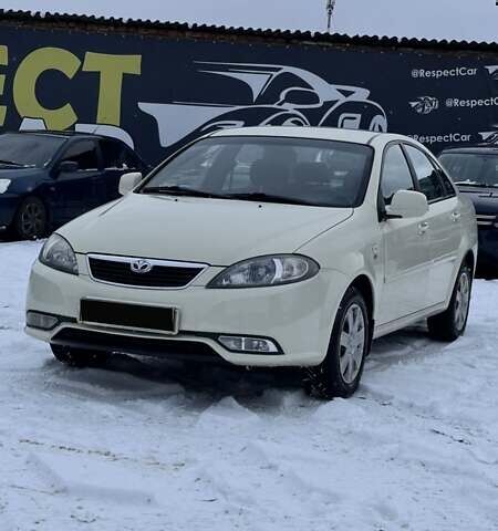 Белый Дэу Джентра, объемом двигателя 1.6 л и пробегом 160 тыс. км за 4600 $, фото 3 на Automoto.ua