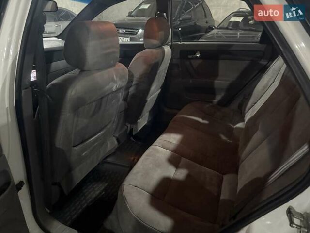 Білий Деу Джентра, об'ємом двигуна 1.49 л та пробігом 200 тис. км за 2999 $, фото 8 на Automoto.ua