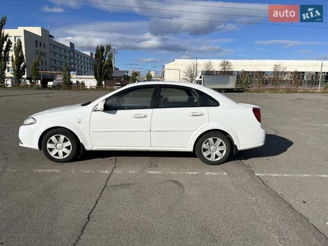 Белый Дэу Джентра, объемом двигателя 1.49 л и пробегом 201 тыс. км за 3900 $, фото 7 на Automoto.ua