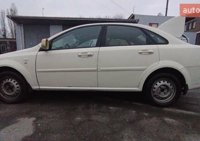 Белый Дэу Джентра, объемом двигателя 1.5 л и пробегом 240 тыс. км за 3555 $, фото 1 на Automoto.ua