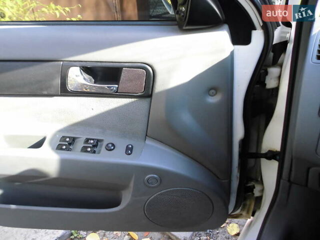 Белый Дэу Джентра, объемом двигателя 1.49 л и пробегом 89 тыс. км за 5900 $, фото 8 на Automoto.ua