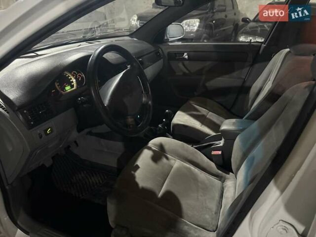 Білий Деу Джентра, об'ємом двигуна 1.49 л та пробігом 200 тис. км за 2999 $, фото 9 на Automoto.ua