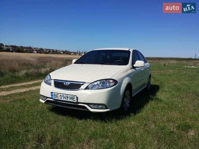 Білий Деу Джентра, об'ємом двигуна 1.49 л та пробігом 100 тис. км за 5700 $, фото 1 на Automoto.ua