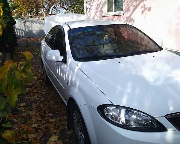 Деу Джентра 2014 у Старокостянтинів на Automoto.ua Білий Деу Джентра, об'ємом двигуна 1.49 л та пробігом 288 тис. км за 4250 $, фото 2 на Automoto.ua