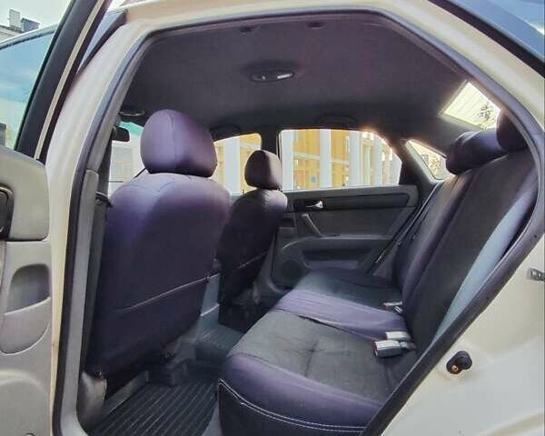 Білий Деу Джентра, об'ємом двигуна 1.49 л та пробігом 211 тис. км за 4300 $, фото 15 на Automoto.ua