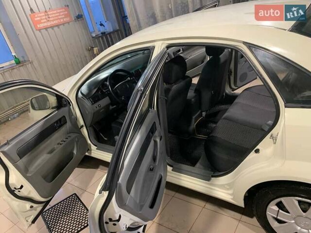 Деу Джентра 2013 у Кролевце на Automoto.ua Бежевий Деу Джентра, об'ємом двигуна 1.49 л та пробігом 185 тис. км за 4400 $, фото 11 на Automoto.ua