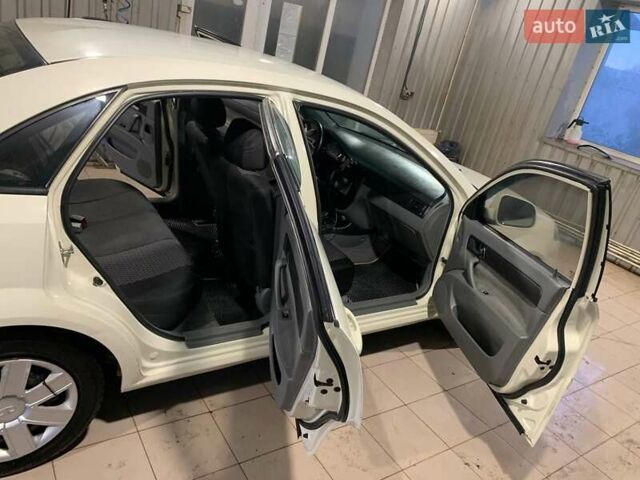 Деу Джентра 2013 у Кролевце на Automoto.ua Бежевий Деу Джентра, об'ємом двигуна 1.49 л та пробігом 185 тис. км за 4400 $, фото 12 на Automoto.ua