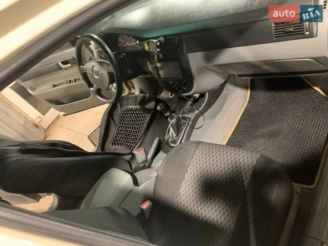 Деу Джентра 2013 у Кролевце на Automoto.ua Бежевий Деу Джентра, об'ємом двигуна 1.49 л та пробігом 185 тис. км за 4400 $, фото 16 на Automoto.ua