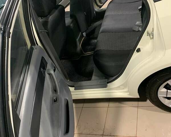 Деу Джентра 2013 у Кролевце на Automoto.ua Бежевий Деу Джентра, об'ємом двигуна 1.49 л та пробігом 185 тис. км за 4400 $, фото 10 на Automoto.ua