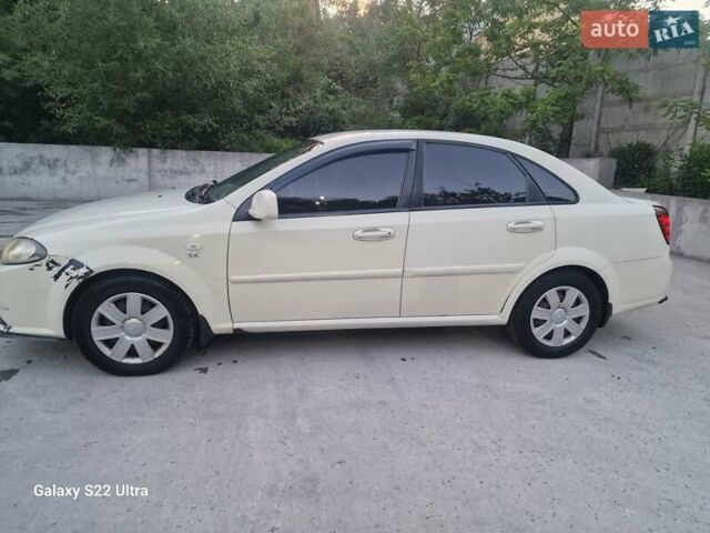 Бежевий Деу Джентра, об'ємом двигуна 1.49 л та пробігом 194 тис. км за 3999 $, фото 4 на Automoto.ua