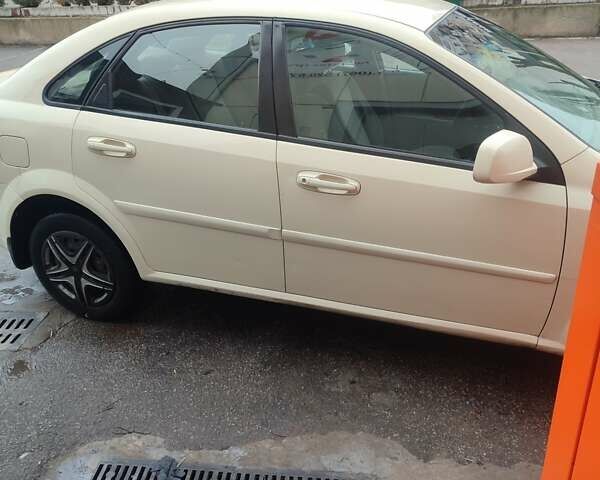 Бежевый Дэу Джентра, объемом двигателя 1.5 л и пробегом 221 тыс. км за 3600 $, фото 2 на Automoto.ua