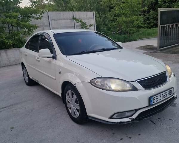 Бежевий Деу Джентра, об'ємом двигуна 1.49 л та пробігом 194 тис. км за 3999 $, фото 1 на Automoto.ua