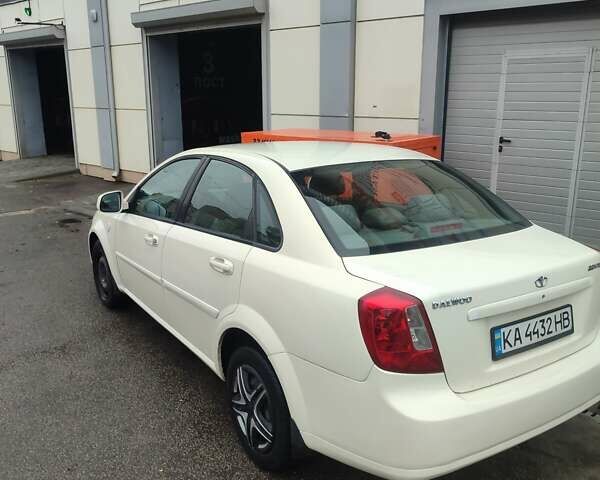 Бежевый Дэу Джентра, объемом двигателя 1.5 л и пробегом 221 тыс. км за 3600 $, фото 4 на Automoto.ua