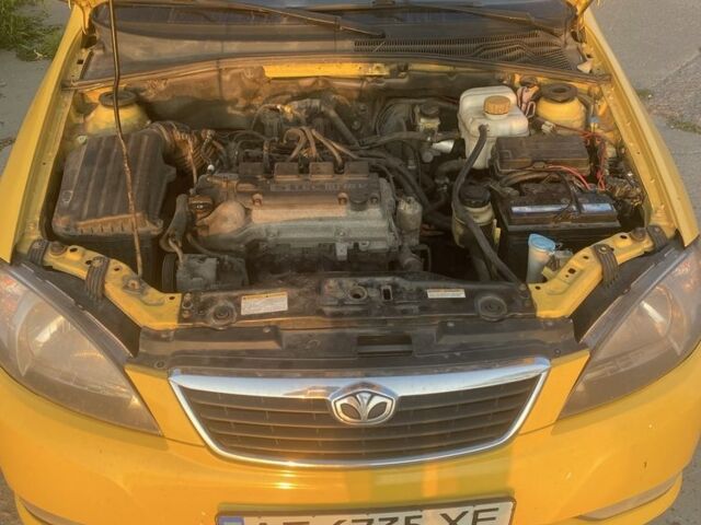 Желтый Дэу Джентра, объемом двигателя 1.5 л и пробегом 320 тыс. км за 2900 $, фото 3 на Automoto.ua