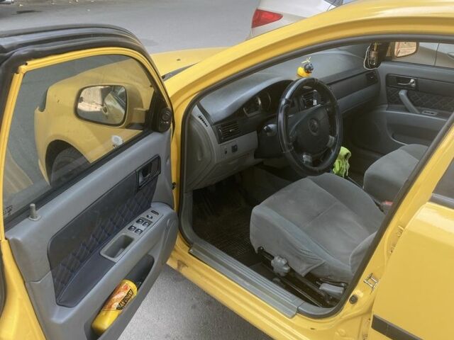 Желтый Дэу Джентра, объемом двигателя 1.5 л и пробегом 320 тыс. км за 2900 $, фото 5 на Automoto.ua