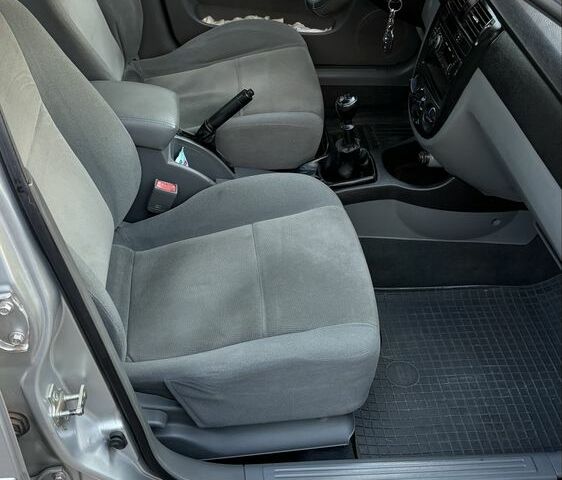 Серый Дэу Джентра, объемом двигателя 1.5 л и пробегом 147 тыс. км за 5600 $, фото 7 на Automoto.ua