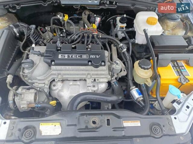 Синий Дэу Джентра, объемом двигателя 1.49 л и пробегом 147 тыс. км за 4900 $, фото 5 на Automoto.ua