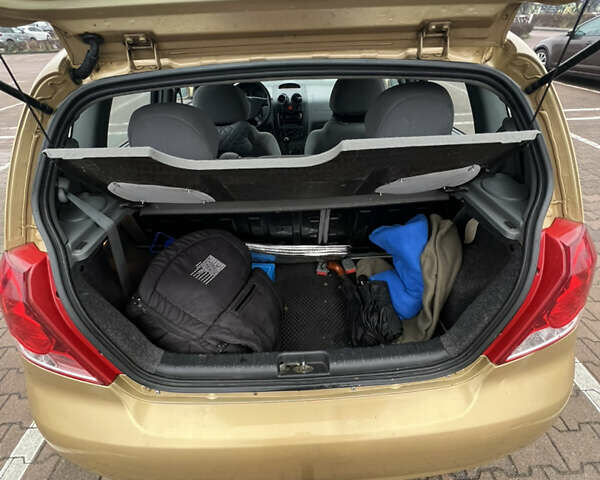 Жовтий Деу Калос, об'ємом двигуна 1.2 л та пробігом 157 тис. км за 2700 $, фото 10 на Automoto.ua