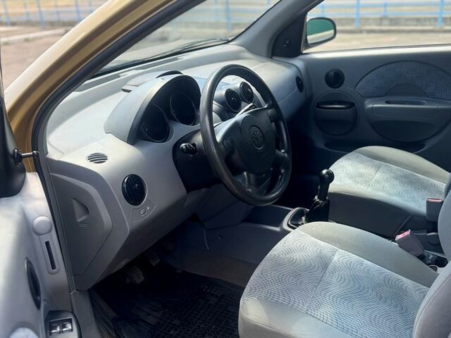 Желтый Дэу Калос, объемом двигателя 1.2 л и пробегом 120 тыс. км за 3600 $, фото 5 на Automoto.ua