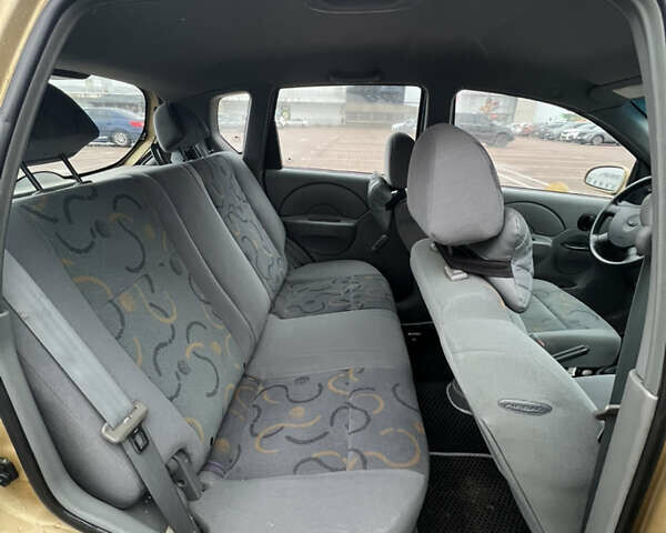 Жовтий Деу Калос, об'ємом двигуна 1.2 л та пробігом 157 тис. км за 2700 $, фото 16 на Automoto.ua