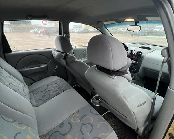 Жовтий Деу Калос, об'ємом двигуна 1.2 л та пробігом 157 тис. км за 2700 $, фото 15 на Automoto.ua