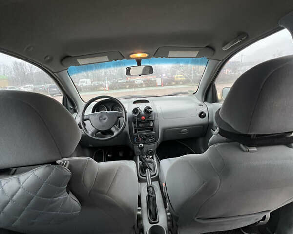 Жовтий Деу Калос, об'ємом двигуна 1.2 л та пробігом 157 тис. км за 2700 $, фото 14 на Automoto.ua