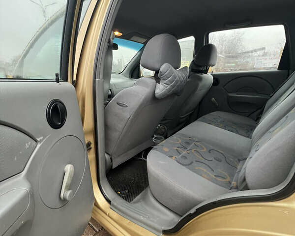 Жовтий Деу Калос, об'ємом двигуна 1.2 л та пробігом 157 тис. км за 2700 $, фото 8 на Automoto.ua