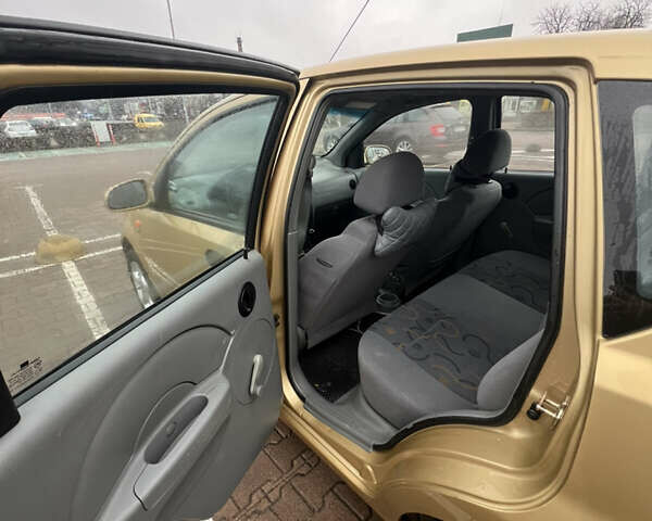 Жовтий Деу Калос, об'ємом двигуна 1.2 л та пробігом 157 тис. км за 2700 $, фото 9 на Automoto.ua