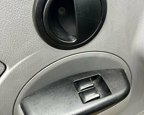 Жовтий Деу Калос, об'ємом двигуна 1.2 л та пробігом 157 тис. км за 2700 $, фото 4 на Automoto.ua