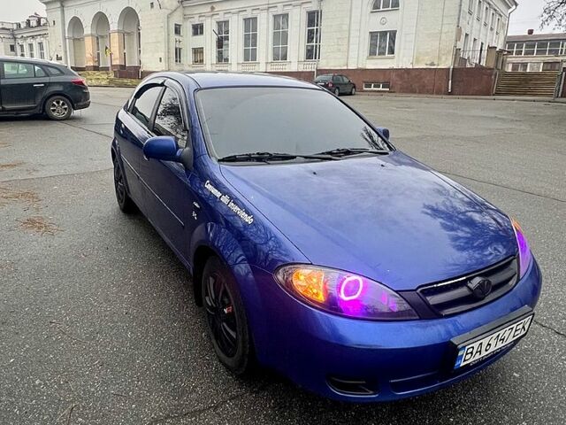 Синий Дэу Лачетти, объемом двигателя 1.4 л и пробегом 150 тыс. км за 4000 $, фото 3 на Automoto.ua