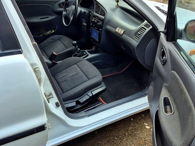 Белый Дэу Ланос, объемом двигателя 1.5 л и пробегом 220 тыс. км за 1850 $, фото 5 на Automoto.ua