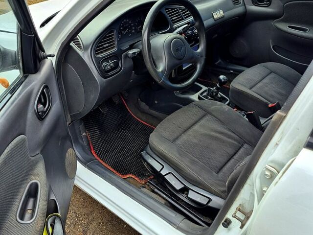 Белый Дэу Ланос, объемом двигателя 1.5 л и пробегом 220 тыс. км за 1850 $, фото 4 на Automoto.ua