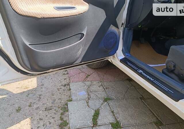 Білий Деу Ланос, об'ємом двигуна 1.5 л та пробігом 270 тис. км за 1900 $, фото 4 на Automoto.ua
