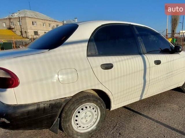 Белый Дэу Ланос, объемом двигателя 1.5 л и пробегом 570 тыс. км за 1200 $, фото 3 на Automoto.ua
