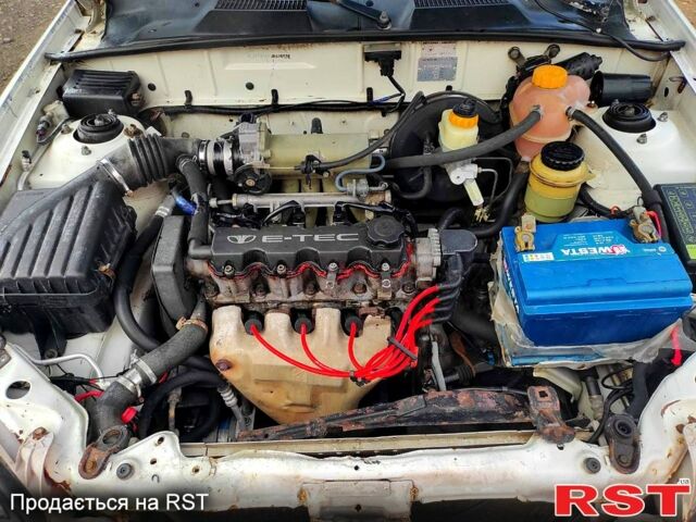 Белый Дэу Ланос, объемом двигателя 1.5 л и пробегом 300 тыс. км за 800 $, фото 3 на Automoto.ua