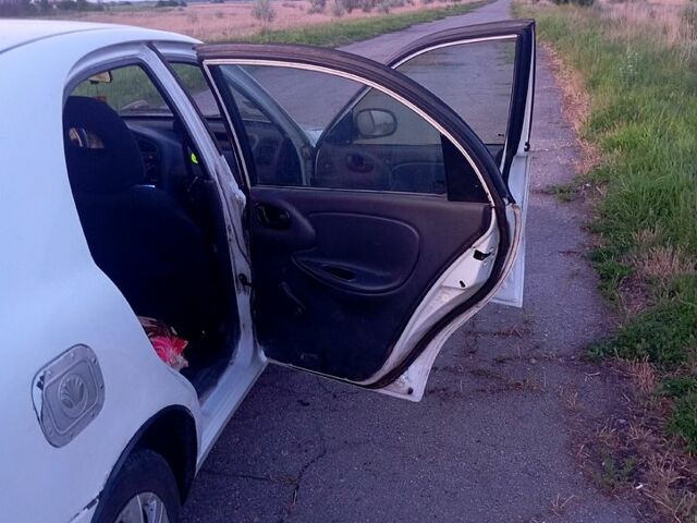 Белый Дэу Ланос, объемом двигателя 1.5 л и пробегом 365 тыс. км за 1200 $, фото 6 на Automoto.ua