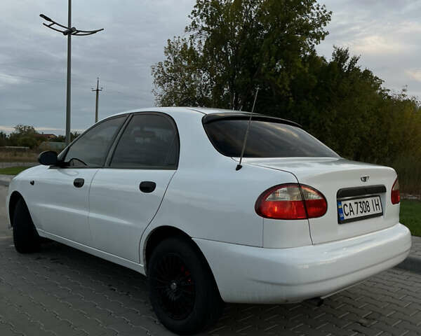 Белый Дэу Ланос, объемом двигателя 1.5 л и пробегом 230 тыс. км за 3400 $, фото 5 на Automoto.ua