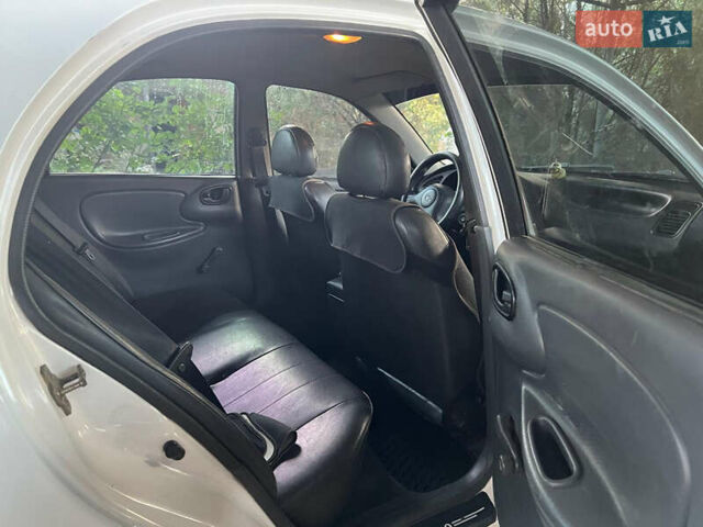 Белый Дэу Ланос, объемом двигателя 1.5 л и пробегом 160 тыс. км за 2200 $, фото 1 на Automoto.ua