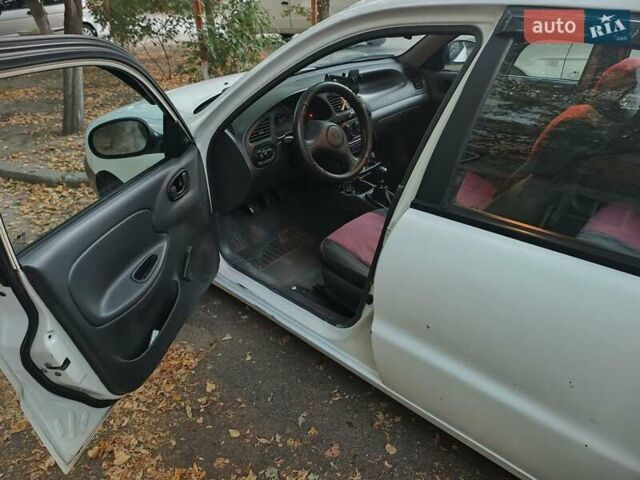 Белый Дэу Ланос, объемом двигателя 1.5 л и пробегом 230 тыс. км за 2200 $, фото 2 на Automoto.ua