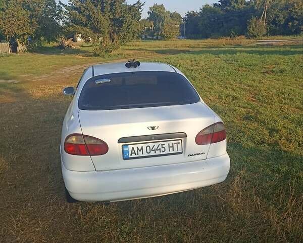 Белый Дэу Ланос, объемом двигателя 1.5 л и пробегом 300 тыс. км за 1500 $, фото 5 на Automoto.ua