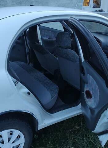 Деу Ланос 2002 у Новой Ушице на Automoto.ua Білий Деу Ланос, об'ємом двигуна 1.3 л та пробігом 222 тис. км за 1150 $, фото 2 на Automoto.ua