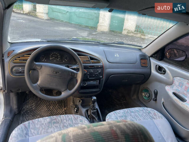 Белый Дэу Ланос, объемом двигателя 1.3 л и пробегом 270 тыс. км за 1300 $, фото 5 на Automoto.ua