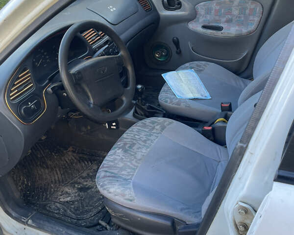 Белый Дэу Ланос, объемом двигателя 1.3 л и пробегом 270 тыс. км за 1300 $, фото 7 на Automoto.ua